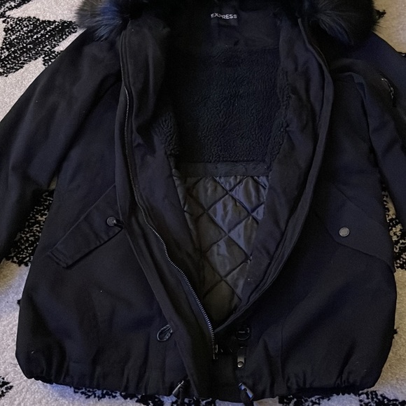 Women express jacket with faux fur hood - Picture 4 of 6